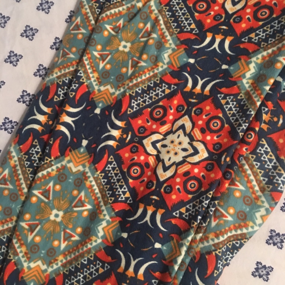 🧡💙Adorable LuLaRoe OS leggings!!!